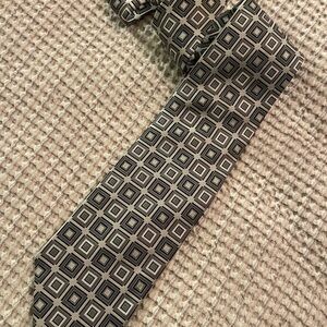 Elegant Diamond Pattern Tie in Black and Gray